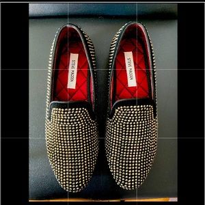 STEVE MADDEN STUDDED OPERA FLATS Size 8 Men/ 10 Woman